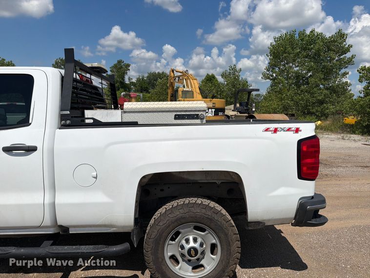 image for item FI0287 2015 Chevrolet Silverado 2500HD Crew Cab pickup truck