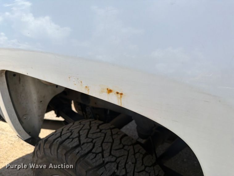 image for item FI0287 2015 Chevrolet Silverado 2500HD Crew Cab pickup truck