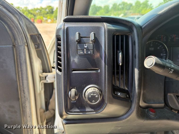 image for item FI0287 2015 Chevrolet Silverado 2500HD Crew Cab pickup truck