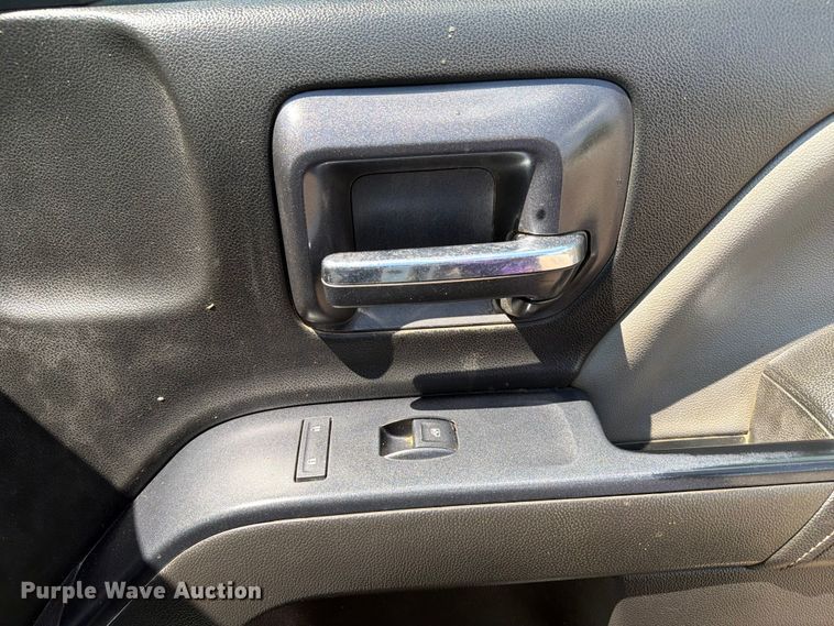 image for item FI0287 2015 Chevrolet Silverado 2500HD Crew Cab pickup truck