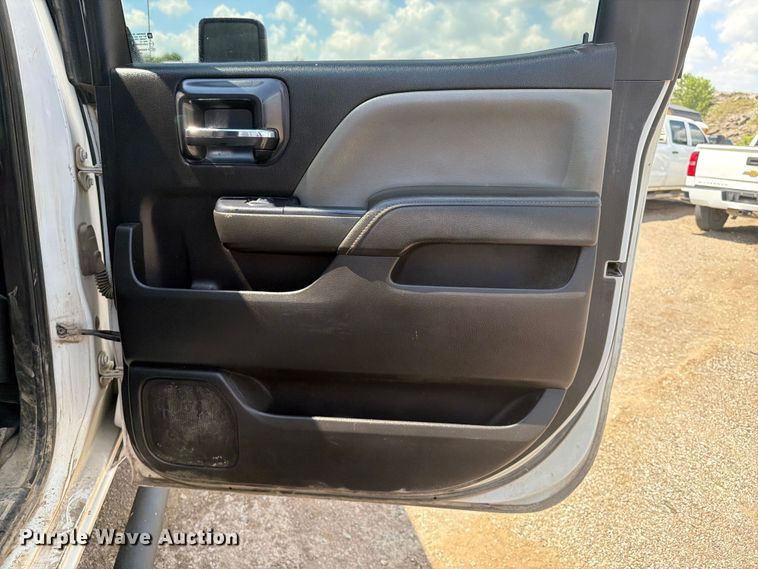 image for item FI0287 2015 Chevrolet Silverado 2500HD Crew Cab pickup truck