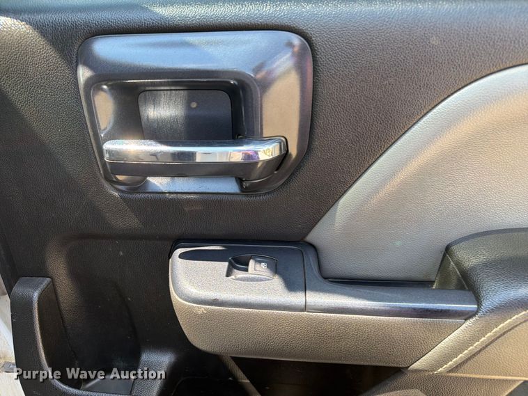 image for item FI0287 2015 Chevrolet Silverado 2500HD Crew Cab pickup truck