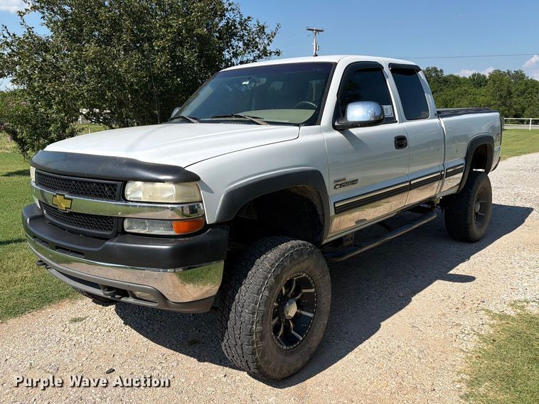 2002 Chevrolet 2500HD Ext. Cab pickup truck