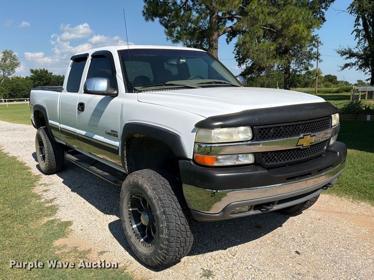 image for item FI0290 2002 Chevrolet 2500HD Ext. Cab pickup truck