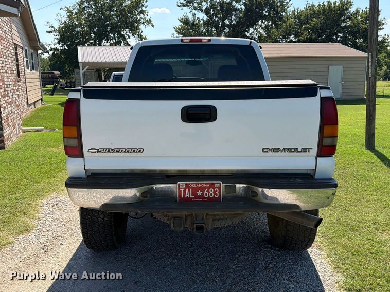 image for item FI0290 2002 Chevrolet 2500HD Ext. Cab pickup truck