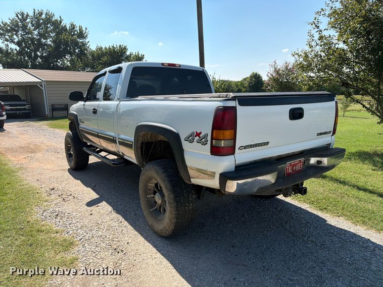 image for item FI0290 2002 Chevrolet 2500HD Ext. Cab pickup truck