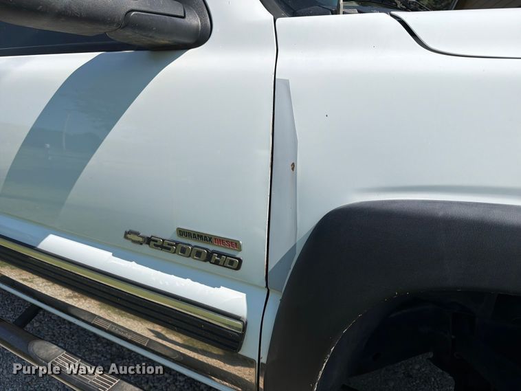 image for item FI0290 2002 Chevrolet 2500HD Ext. Cab pickup truck