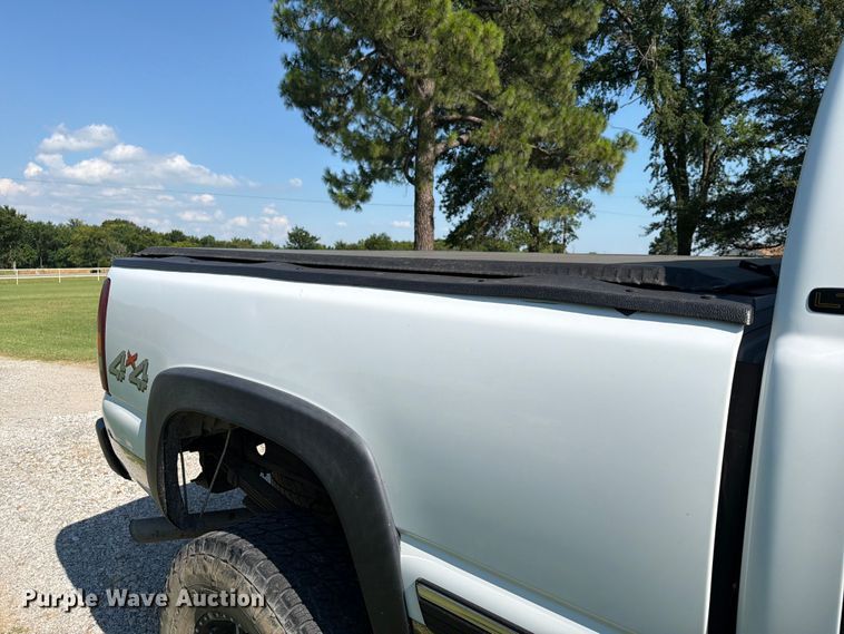 image for item FI0290 2002 Chevrolet 2500HD Ext. Cab pickup truck