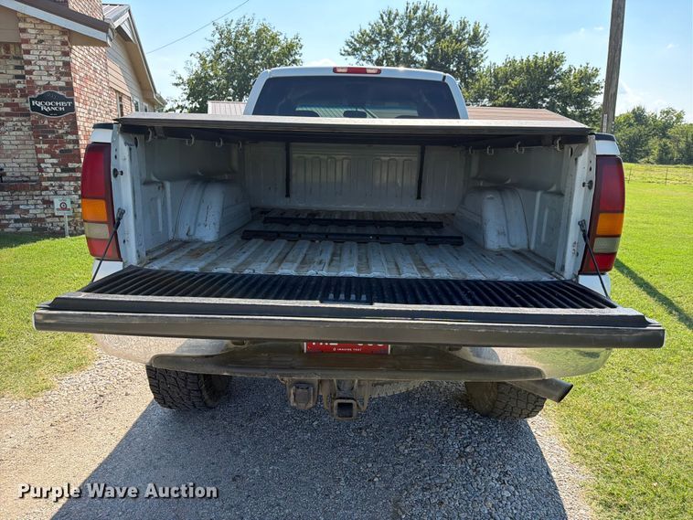 image for item FI0290 2002 Chevrolet 2500HD Ext. Cab pickup truck