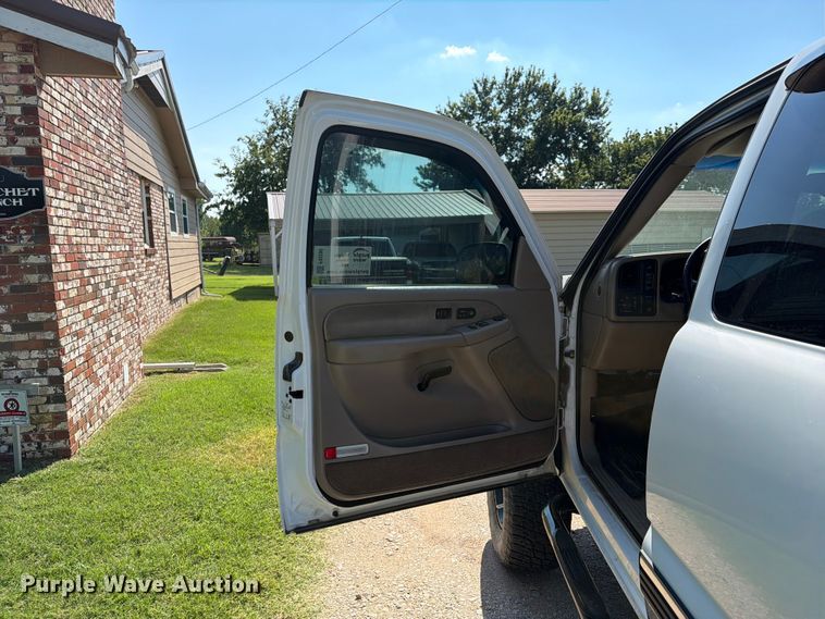 image for item FI0290 2002 Chevrolet 2500HD Ext. Cab pickup truck