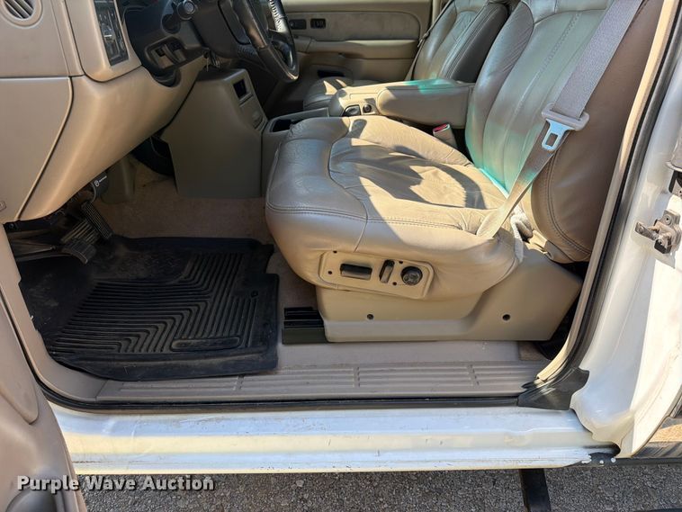image for item FI0290 2002 Chevrolet 2500HD Ext. Cab pickup truck