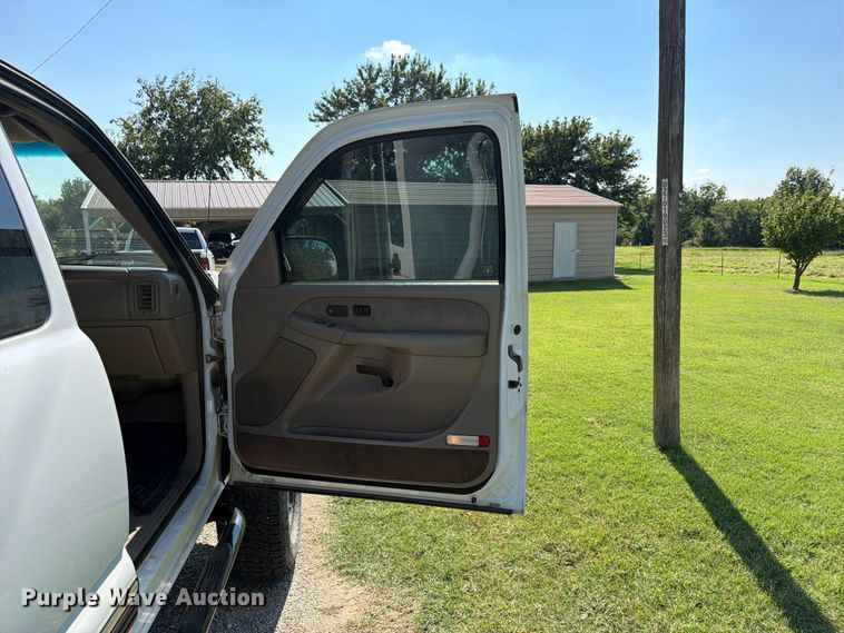 image for item FI0290 2002 Chevrolet 2500HD Ext. Cab pickup truck