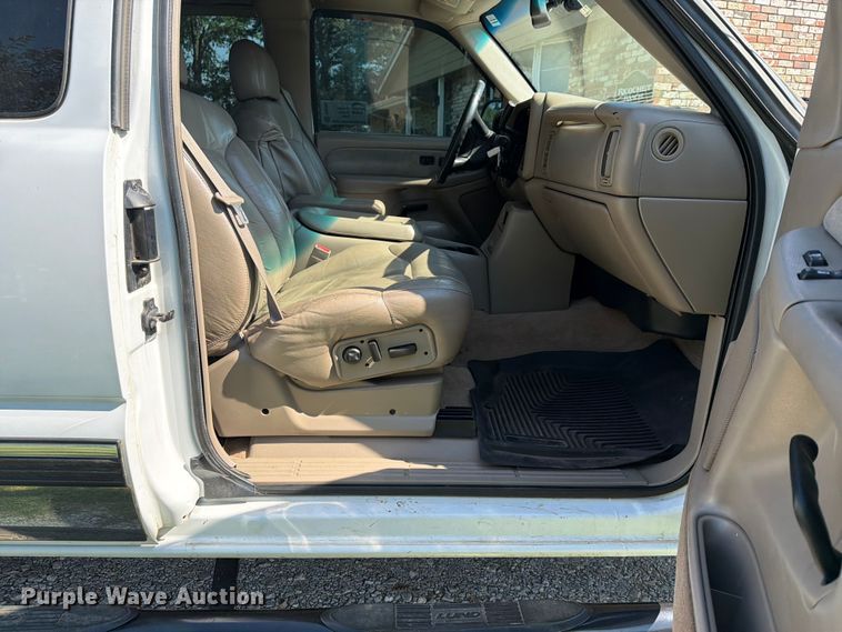 image for item FI0290 2002 Chevrolet 2500HD Ext. Cab pickup truck