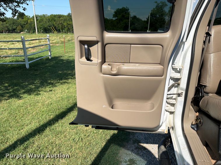 image for item FI0290 2002 Chevrolet 2500HD Ext. Cab pickup truck
