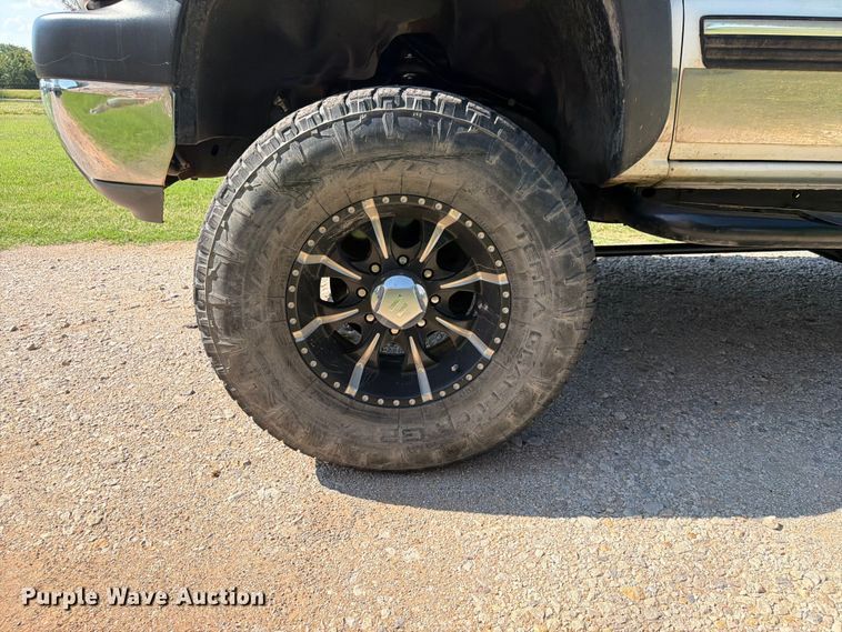 image for item FI0290 2002 Chevrolet 2500HD Ext. Cab pickup truck