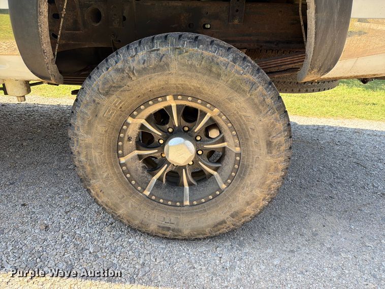 image for item FI0290 2002 Chevrolet 2500HD Ext. Cab pickup truck