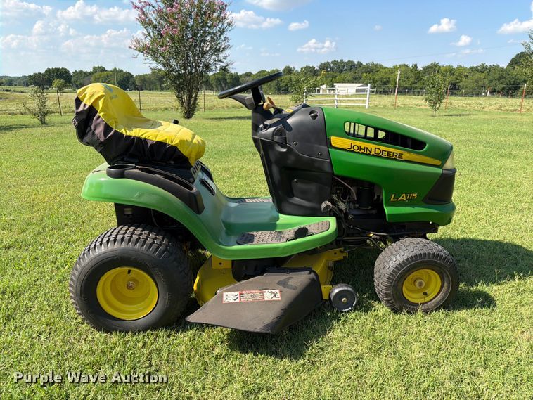 image for item FI0291 2007 John Deere LA115 lawn mower