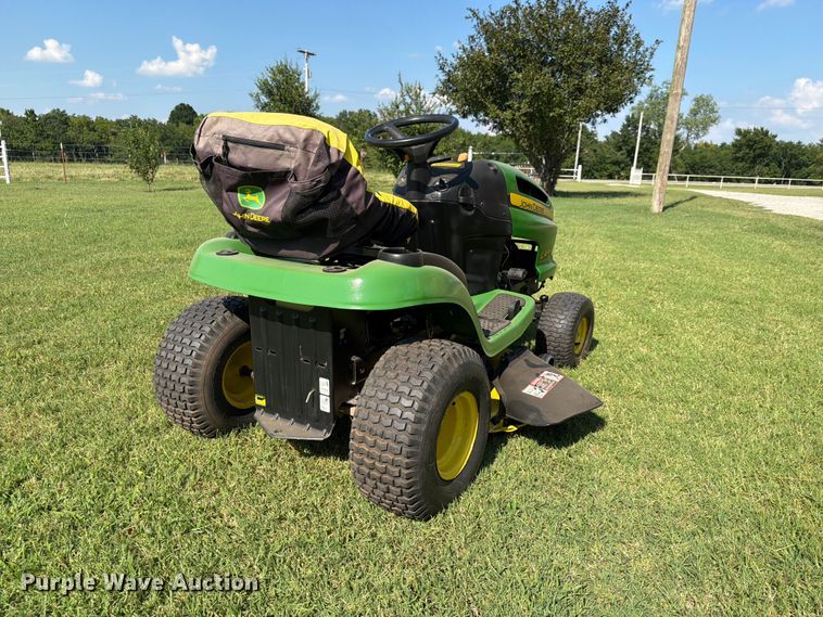 image for item FI0291 2007 John Deere LA115 lawn mower