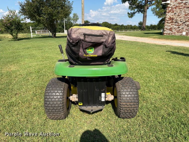 image for item FI0291 2007 John Deere LA115 lawn mower