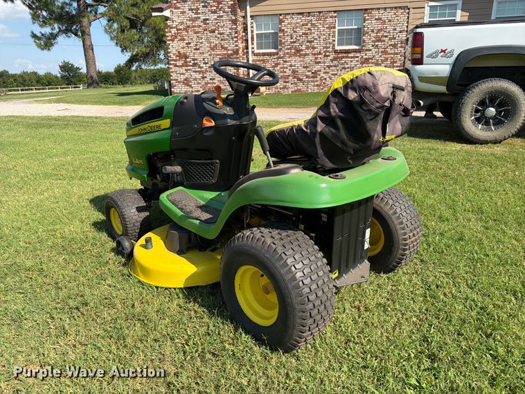 image for item FI0291 2007 John Deere LA115 lawn mower