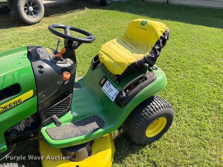 image for item FI0291 2007 John Deere LA115 lawn mower
