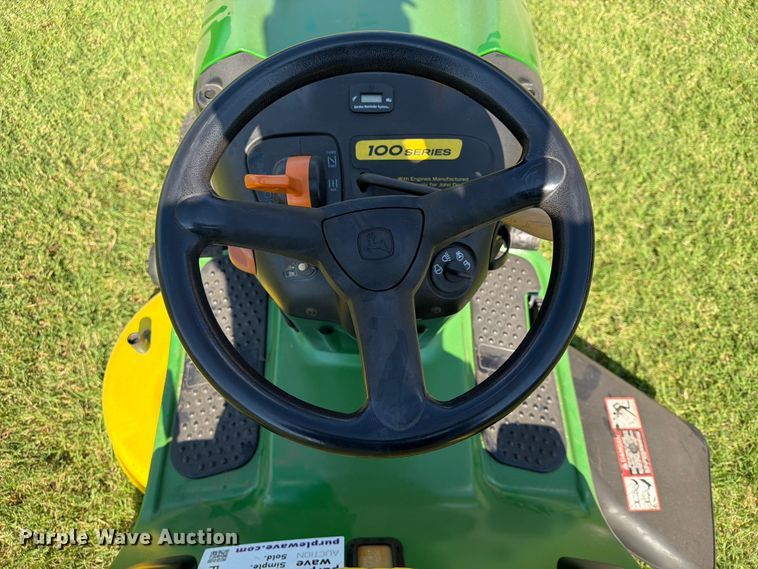 image for item FI0291 2007 John Deere LA115 lawn mower