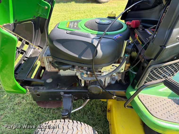 image for item FI0291 2007 John Deere LA115 lawn mower