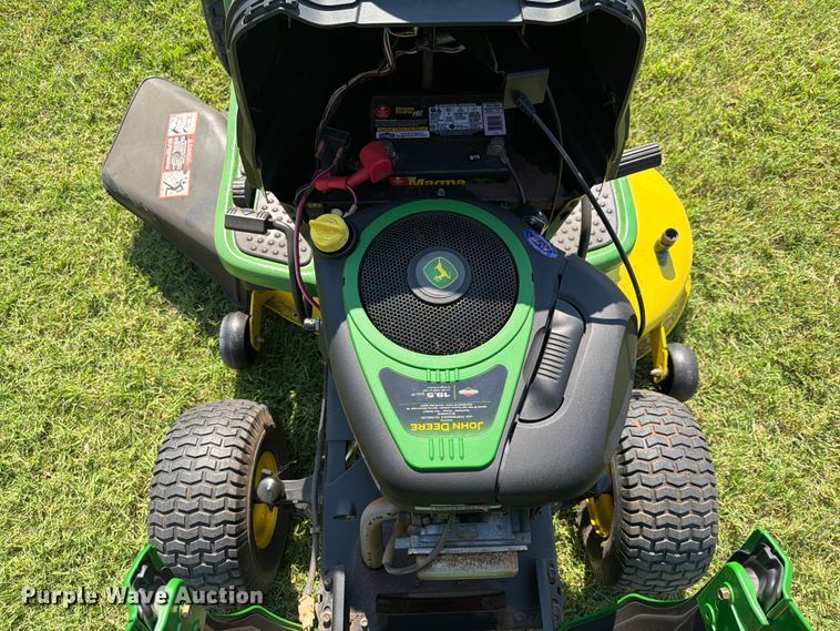 image for item FI0291 2007 John Deere LA115 lawn mower