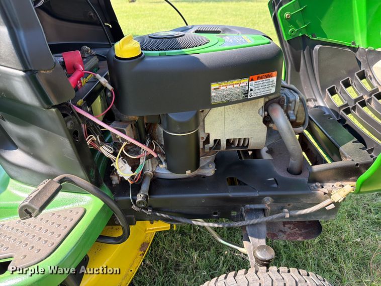 image for item FI0291 2007 John Deere LA115 lawn mower