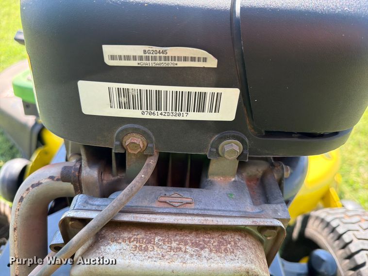 image for item FI0291 2007 John Deere LA115 lawn mower