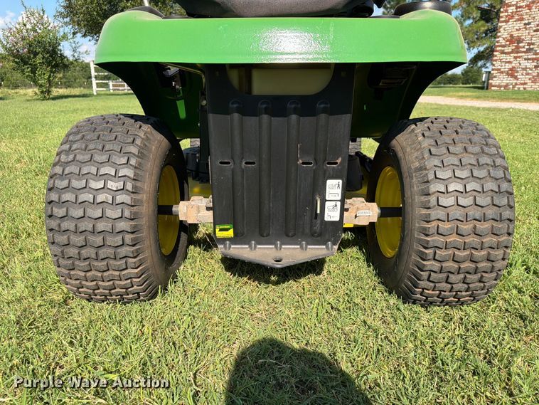 image for item FI0291 2007 John Deere LA115 lawn mower