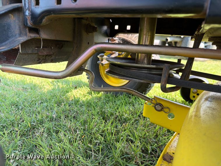 image for item FI0291 2007 John Deere LA115 lawn mower