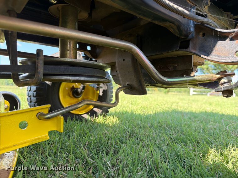 image for item FI0291 2007 John Deere LA115 lawn mower