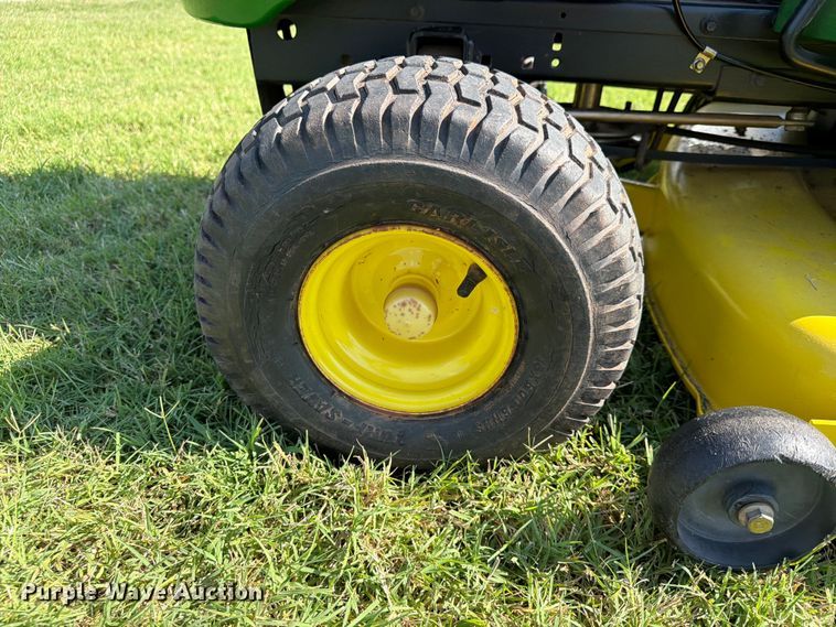 image for item FI0291 2007 John Deere LA115 lawn mower