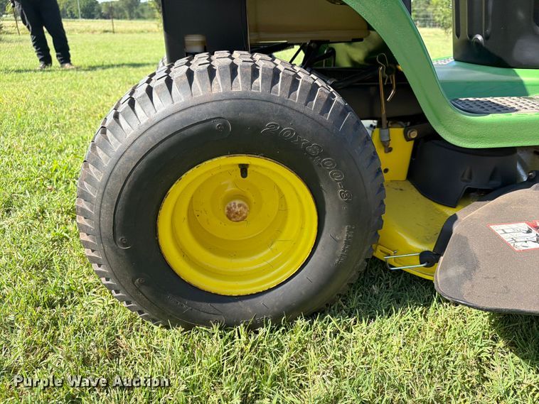 image for item FI0291 2007 John Deere LA115 lawn mower