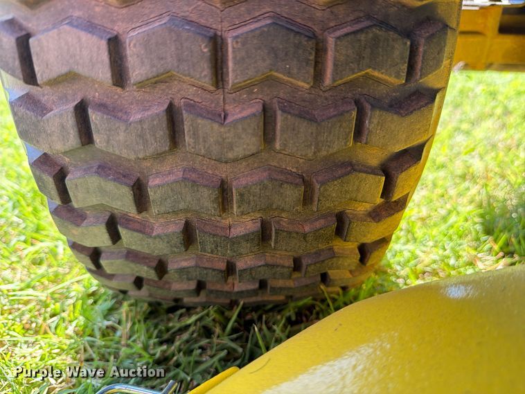 image for item FI0291 2007 John Deere LA115 lawn mower