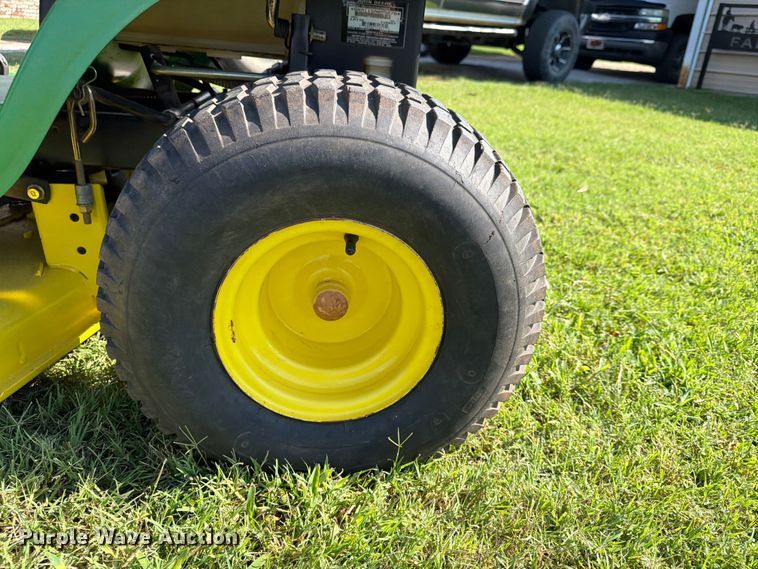 image for item FI0291 2007 John Deere LA115 lawn mower