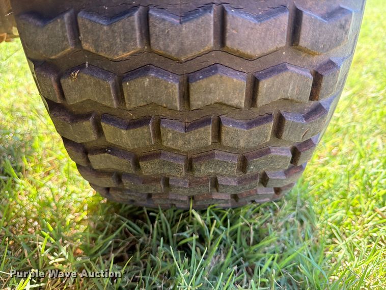 image for item FI0291 2007 John Deere LA115 lawn mower