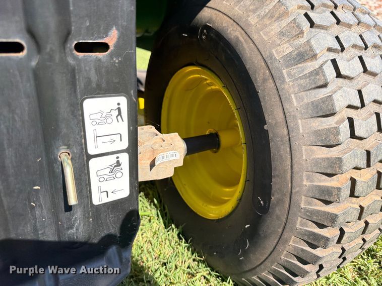 image for item FI0291 2007 John Deere LA115 lawn mower