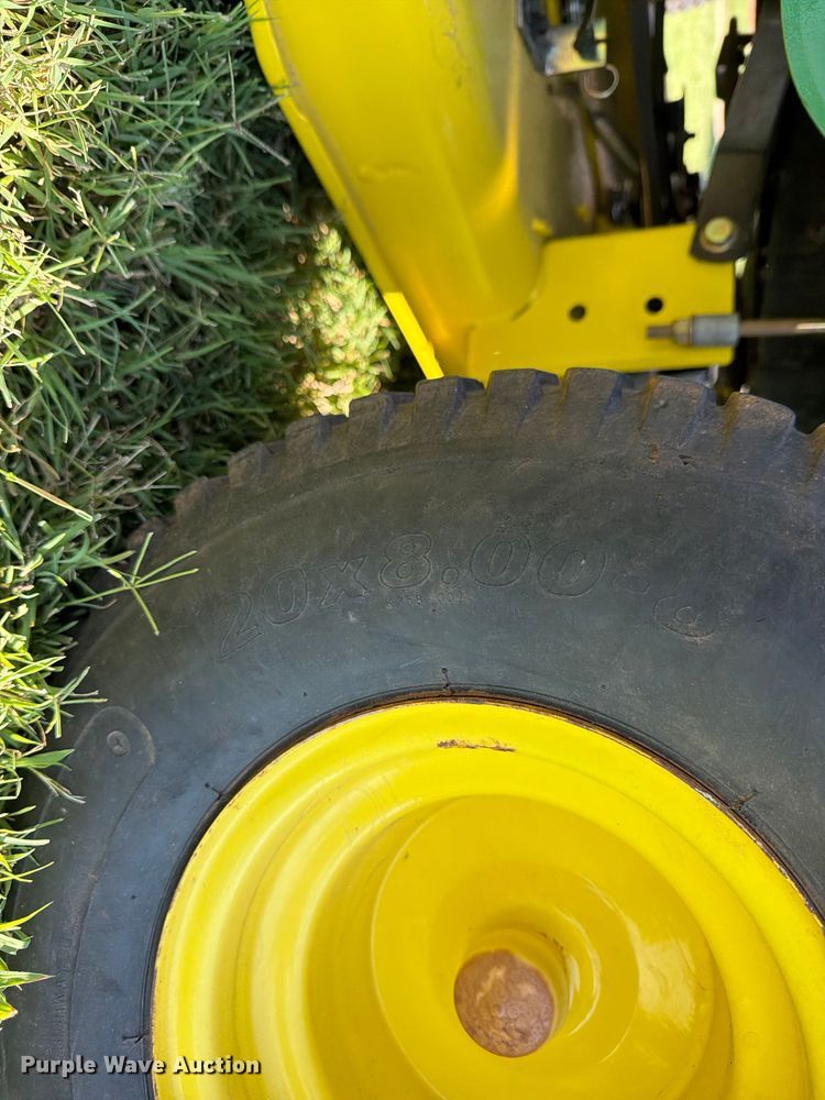 image for item FI0291 2007 John Deere LA115 lawn mower