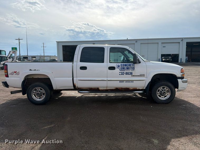 image for item FK3009 2006 GMC Sierra 2500HD Crew Cab pickup truck