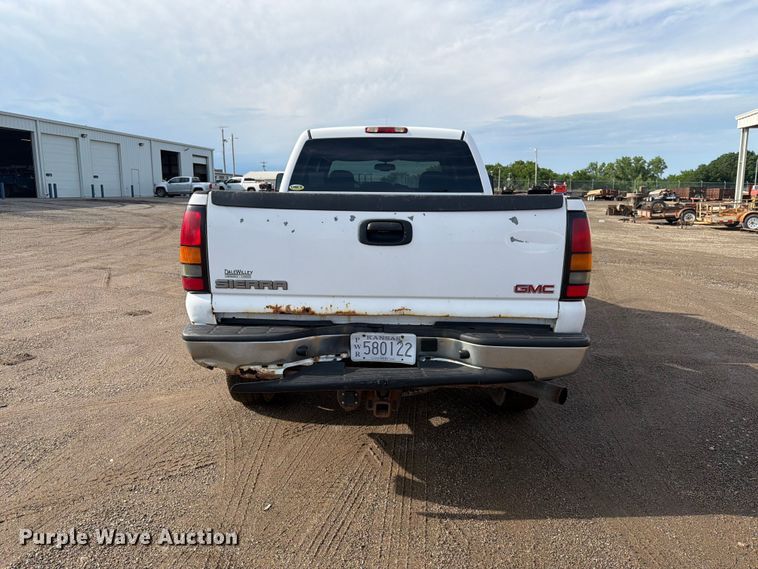image for item FK3009 2006 GMC Sierra 2500HD Crew Cab pickup truck