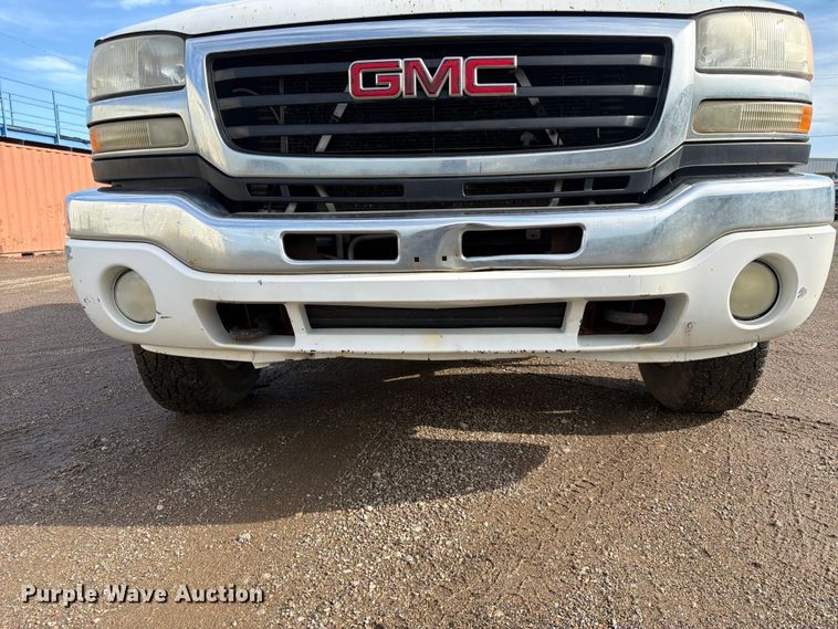 image for item FK3009 2006 GMC Sierra 2500HD Crew Cab pickup truck