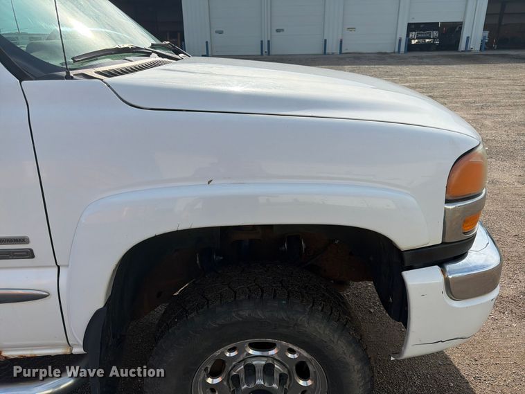 image for item FK3009 2006 GMC Sierra 2500HD Crew Cab pickup truck