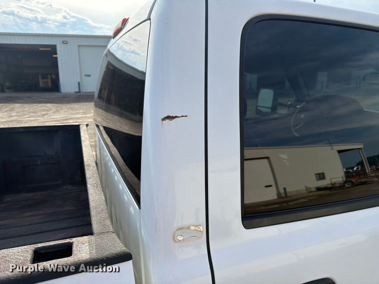 image for item FK3009 2006 GMC Sierra 2500HD Crew Cab pickup truck