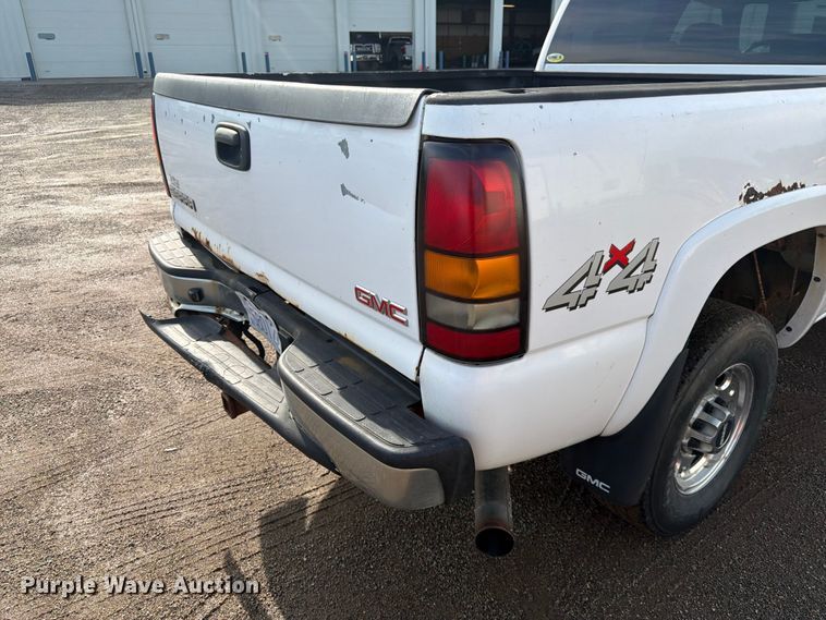 image for item FK3009 2006 GMC Sierra 2500HD Crew Cab pickup truck
