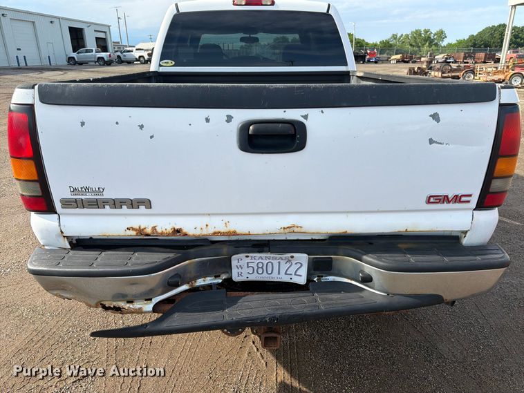 image for item FK3009 2006 GMC Sierra 2500HD Crew Cab pickup truck