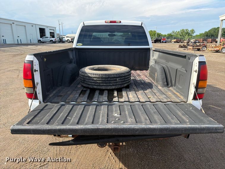 image for item FK3009 2006 GMC Sierra 2500HD Crew Cab pickup truck