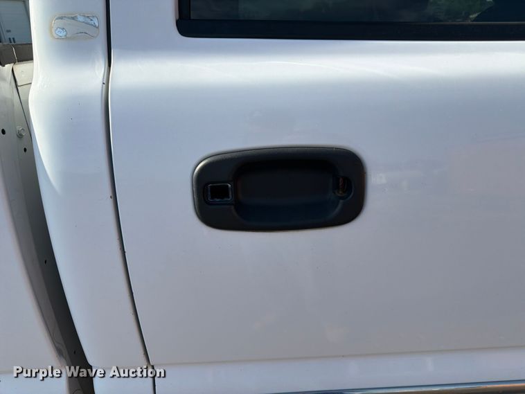 image for item FK3009 2006 GMC Sierra 2500HD Crew Cab pickup truck