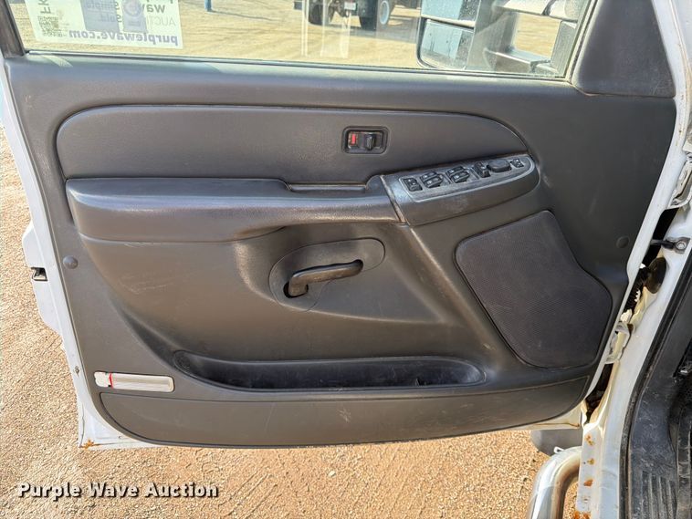 image for item FK3009 2006 GMC Sierra 2500HD Crew Cab pickup truck